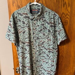 BURLEBO Men's Short Sleeve Button-Down Camo Shirt in Green and Brown